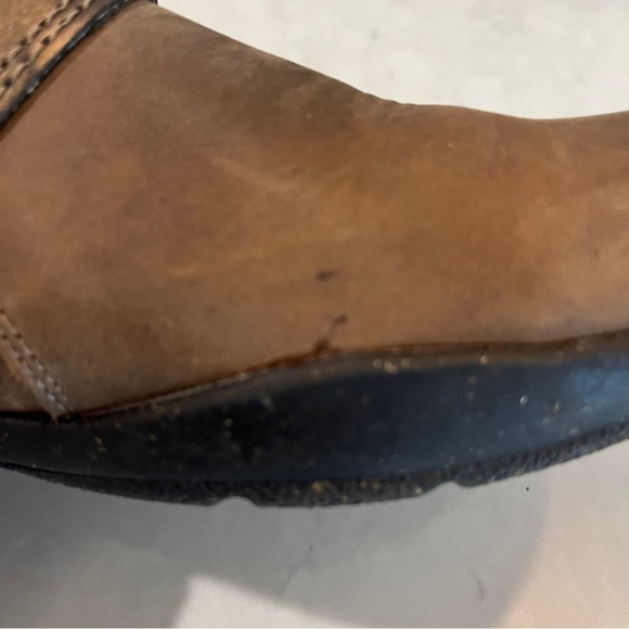 8.5 women’s Clarks loafers. Brown nubuck. - Picture 8 of 10